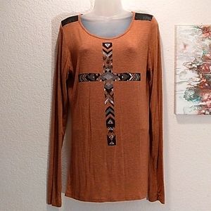 DAYTRIP METALLIC CROSS TOP W/FAUX LEATHER DETAIL